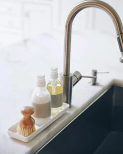 Voyager Shea Lotion & Hand Soap Set With Brush -Mersea SLHS SET BRUSH SA FH22 WEB22 02 ce0eeb5a c0e0 47f3 bde2 0ada5e5339ec