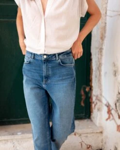 Ellis Boyfriend Jean -Mersea womens boyfriend jean close up buttons